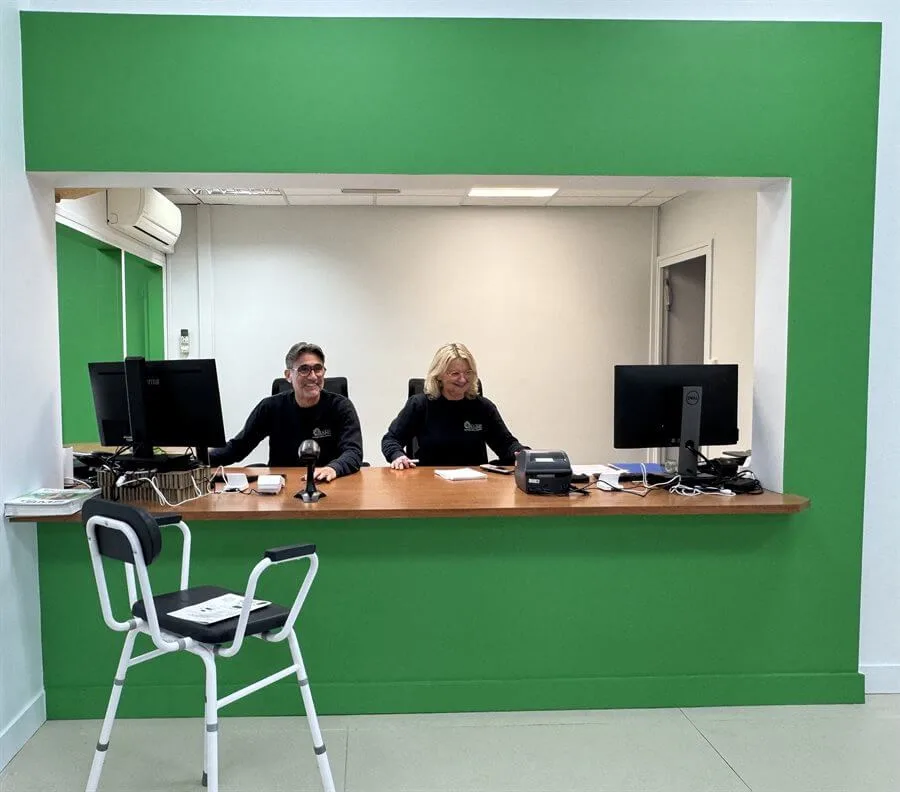 L'équipe Santé Médical Services à l'accueil de son magasin